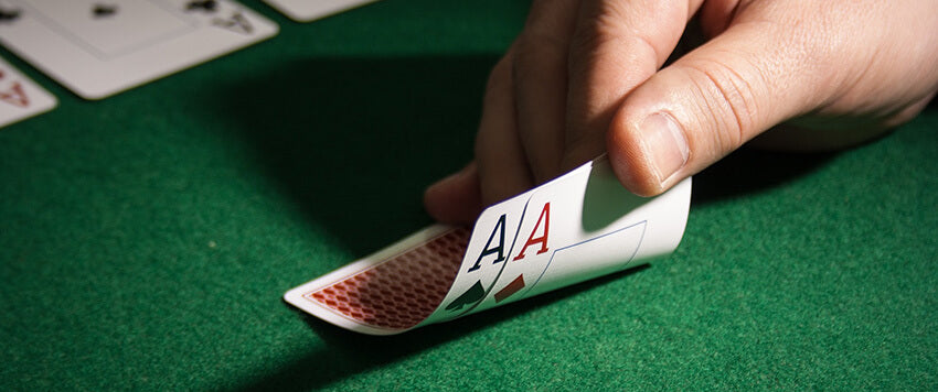 Personalisierte Pokerkarten, Pokerkoffer, Pokerchips können individuell bedruckt werden mit Logo als Kundengeschenk
