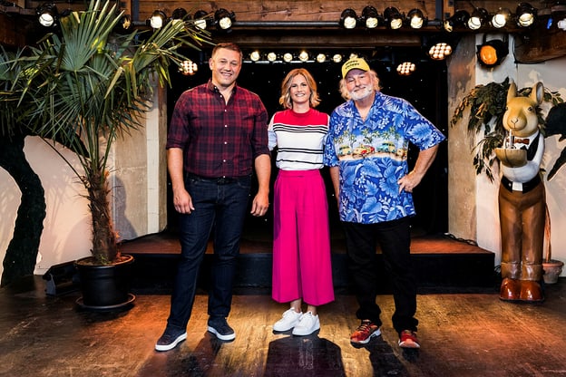 Beim Samschtig Jass ist Komiker Peach Weber zu Gast bei Fabienne Bamert zum Jassen