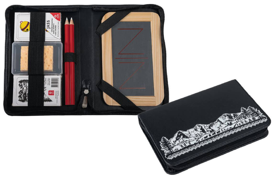 Schwarzes Jassetui mit Scherenschnittmotiv und deutschschweizer Jasskarten mit grossen Zahlen. Günstig kaufen.