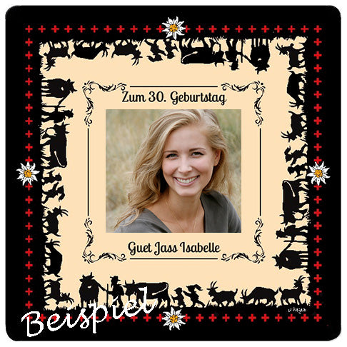 Personalisierter Jasstepich Scherenschnitt Alpaufzug mit eigenem Foto, Design oder Firmenlogo. Musterbeispiel mit Foto.