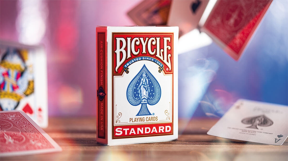 Bicycle Standard 2er Pack Pokerkarten mit Back Rider Rückseite in Rot und Blau. Rote Packung