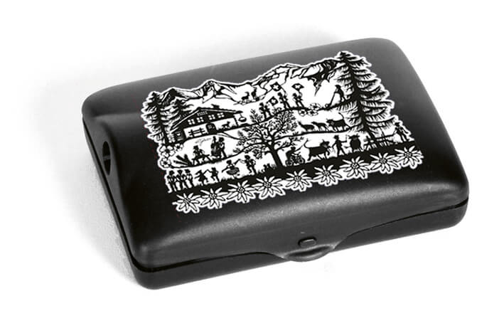 Jass-Box schwarz mit weissen Scherenschnitt und französischen Jasskarten mit extra grossen Eckzeichen
